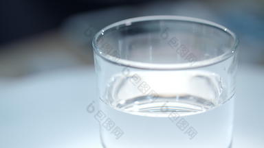纯水玻璃实验室房间纯水质量